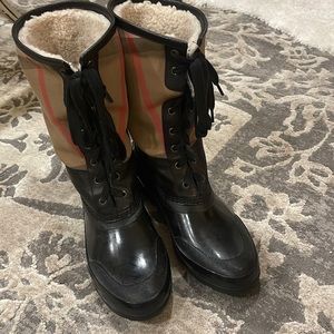 Burberry snow boots